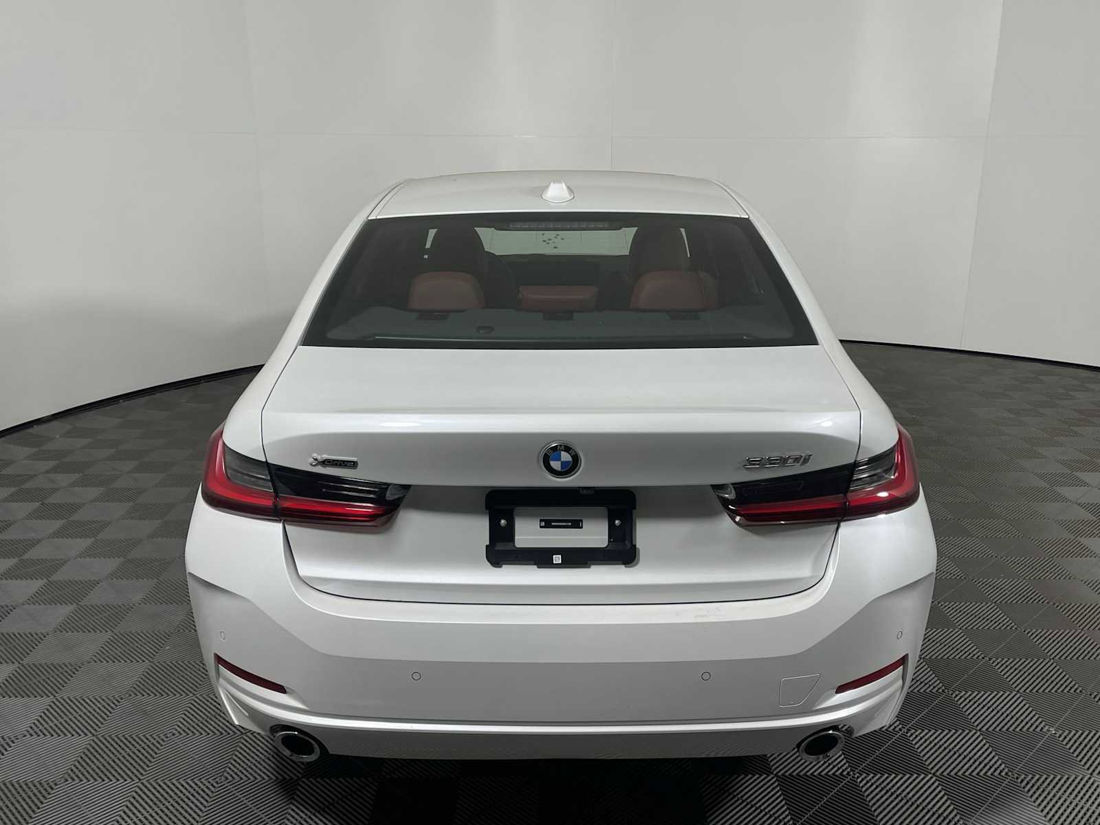 Used 2025 BMW 330i xDrive Sedan w/ Premium Package image 2