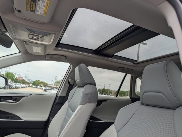 Used 2023 Toyota RAV4 Limited image 27