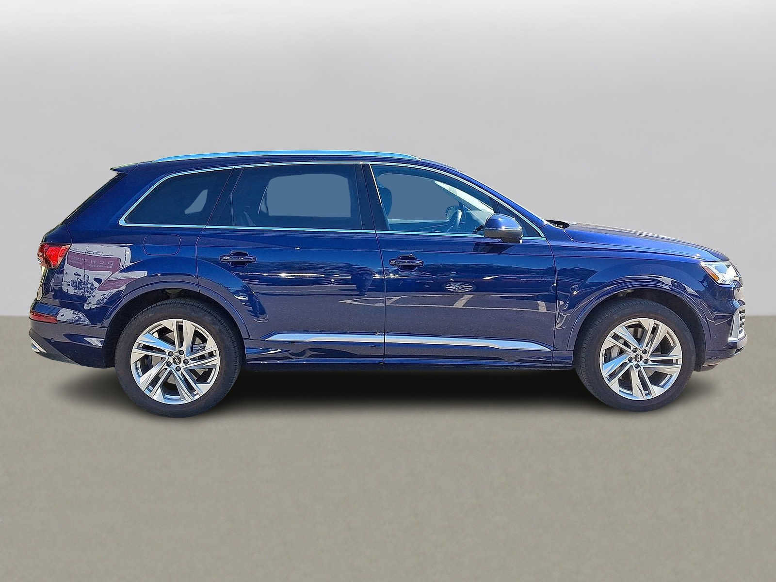 Used 2023 Audi Q7 3.0T Premium Plus w/ Premium Plus Package AWD/4WD image 32