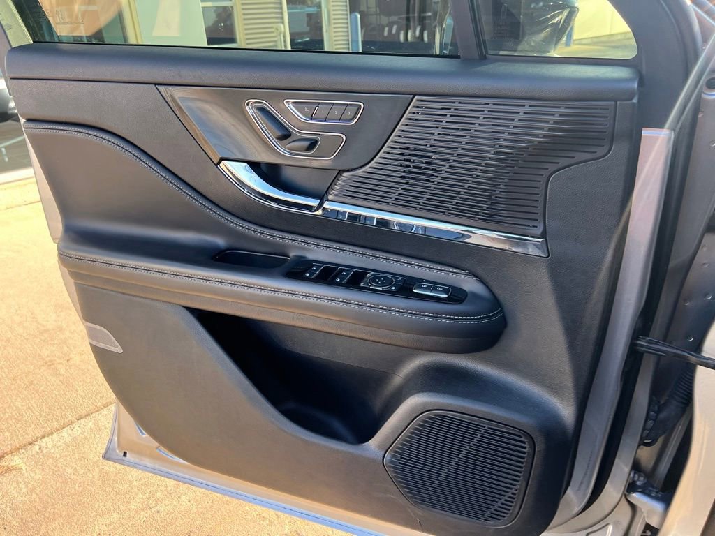 Used 2022 Lincoln Corsair AWD w/ Premium Package image 23