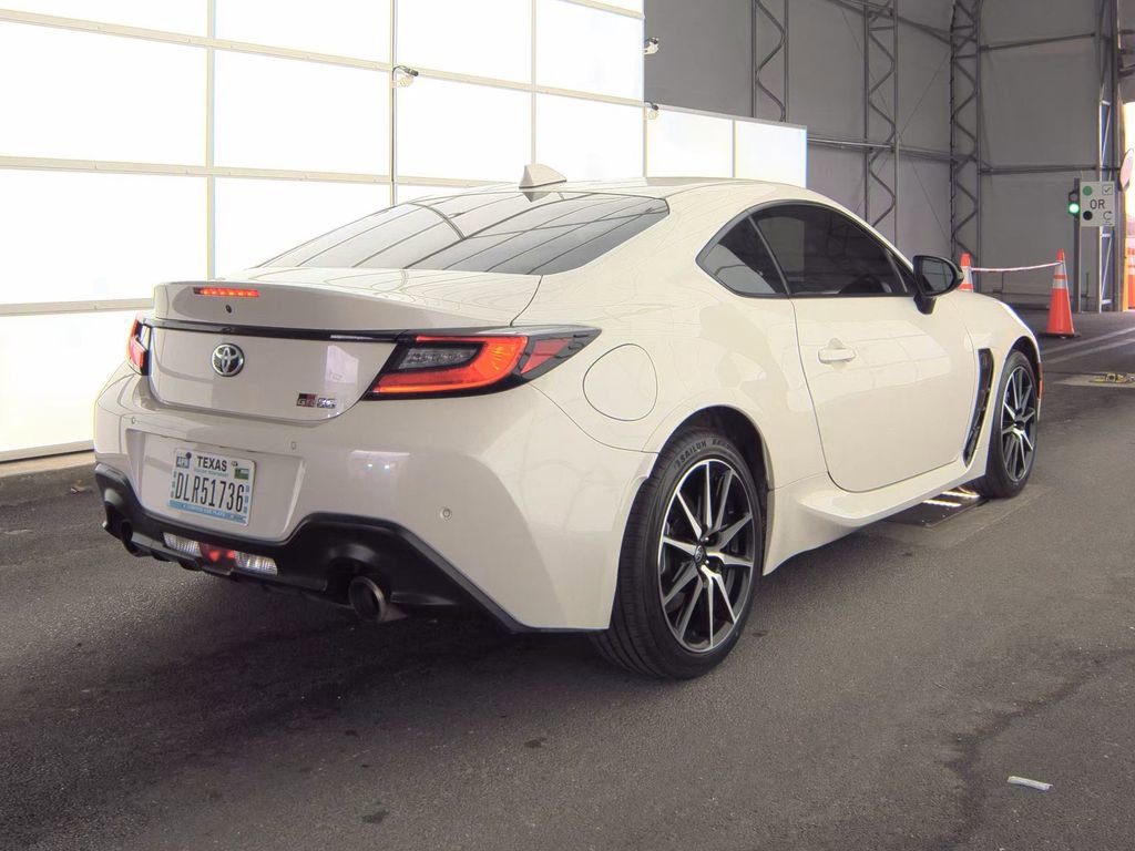 Used 2024 Toyota GR86 image 2