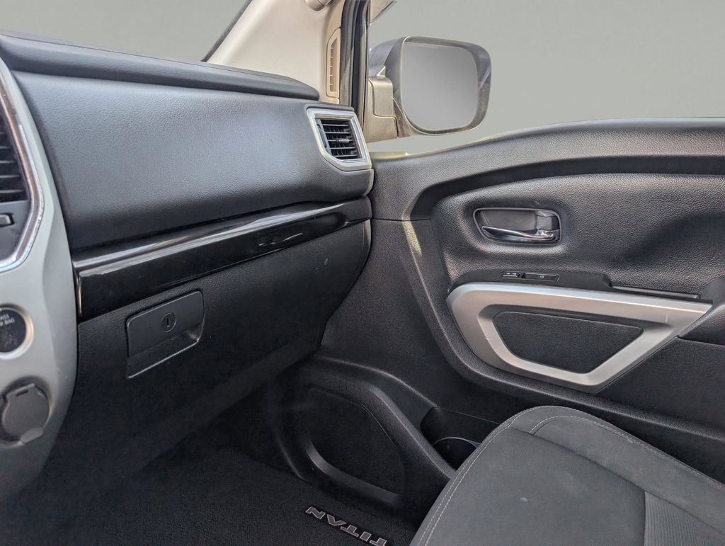 Used 2019 Nissan Titan SV AWD/4WD image 29