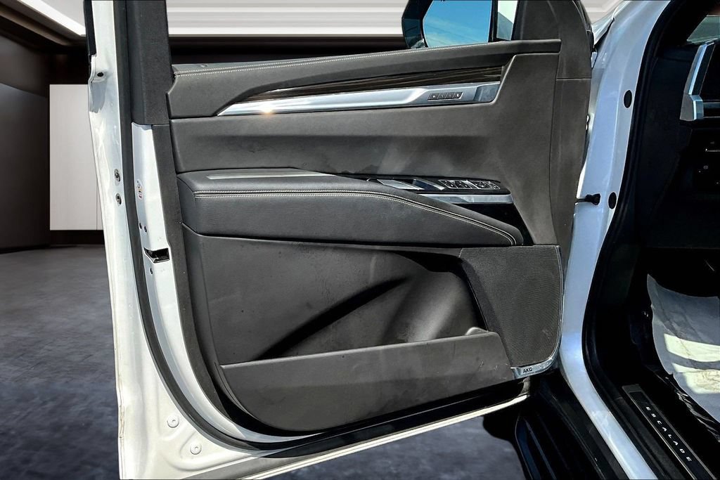 Certified 2025 Cadillac Escalade ESV Premium Luxury AWD/4WD image 20