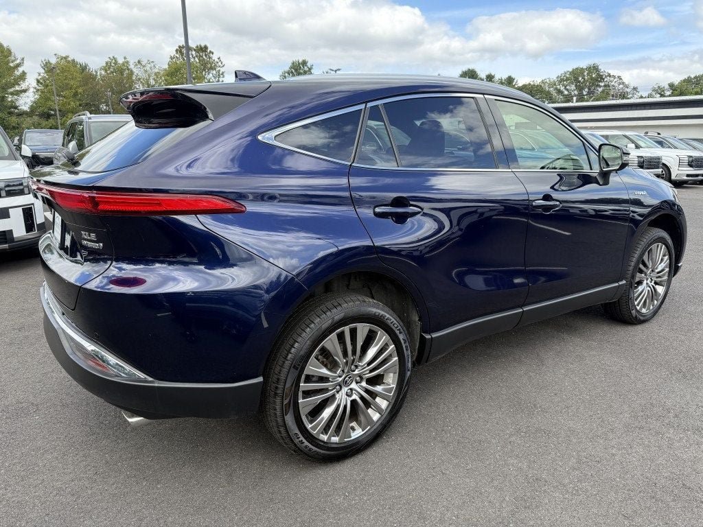 Used 2021 Toyota Venza XLE w/ Softex Package AWD/4WD image 3