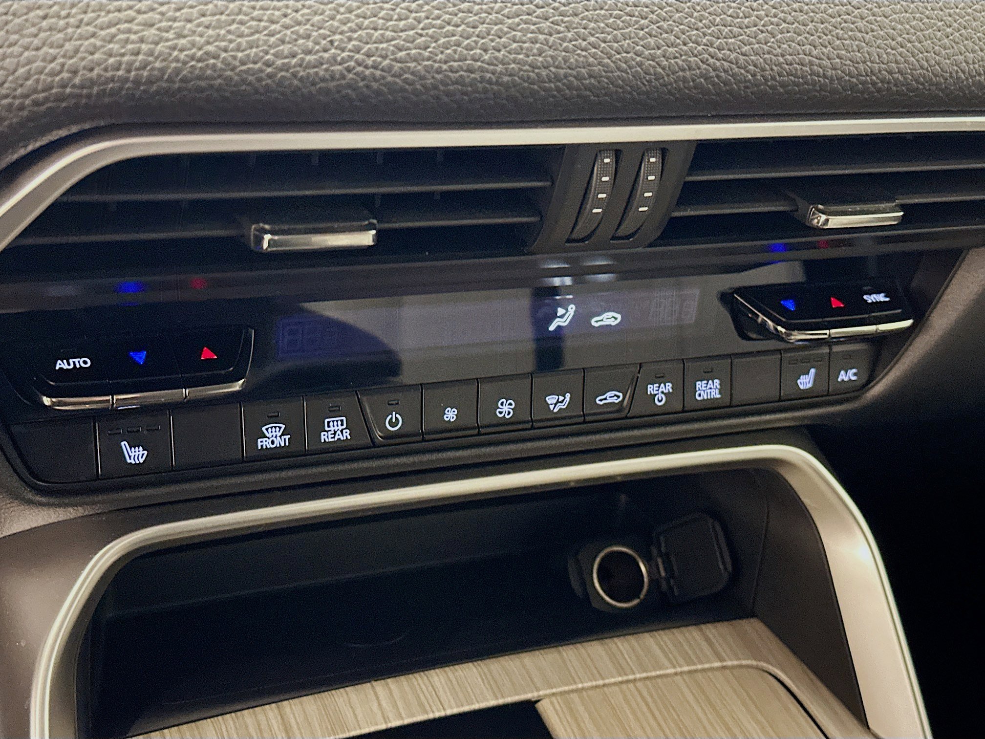 Used 2024 MAZDA CX-90 Plug-In Hybrid w/ Premium Pkg image 24