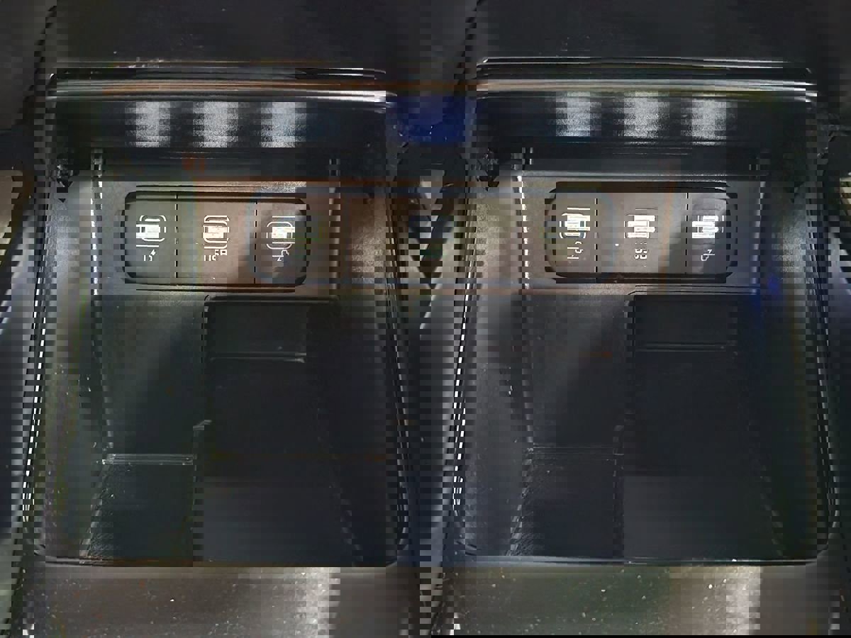 Used 2023 Kia Sorento LX image 41