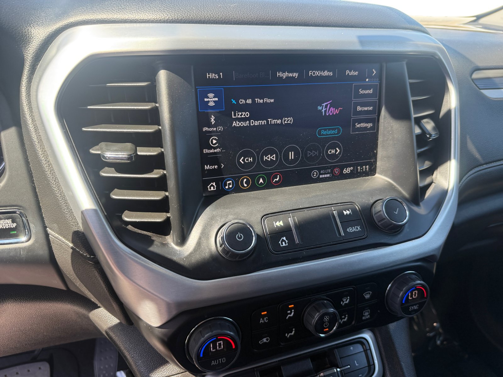 Used 2023 GMC Acadia SLT w/ Elevation Edition FWD image 12