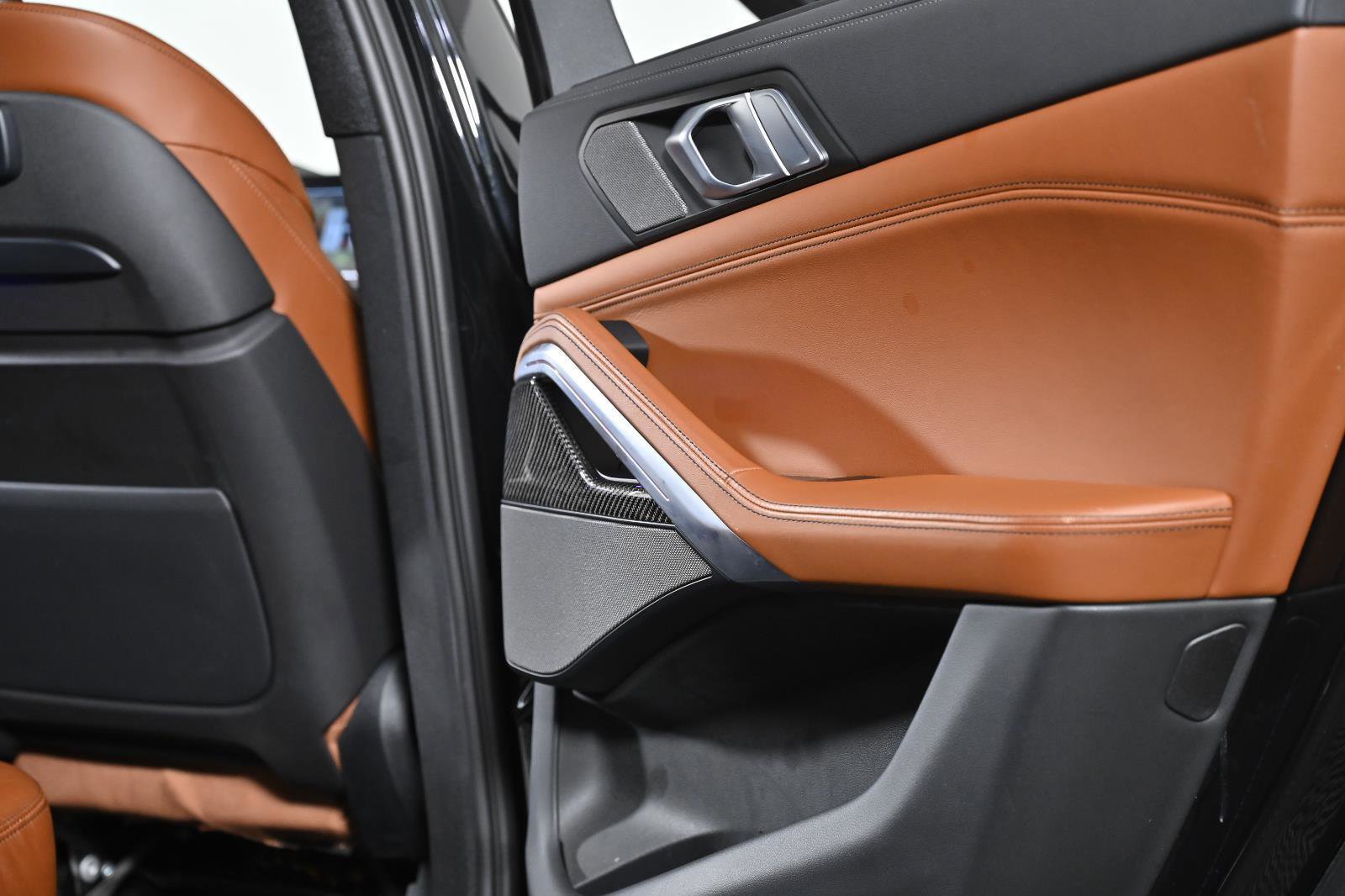 Used 2023 BMW X6 M50i w/ Executive Package image 38