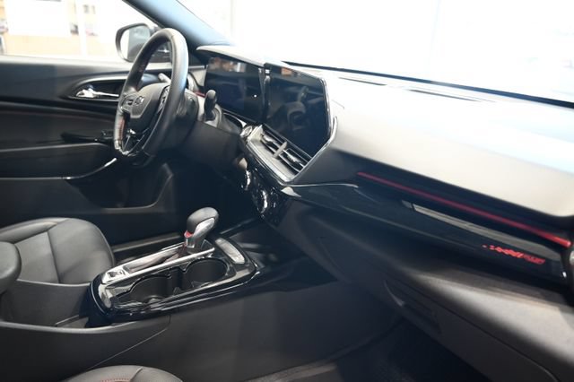 Used 2025 Chevrolet Trax RS w/ Sunroof Package FWD image 12