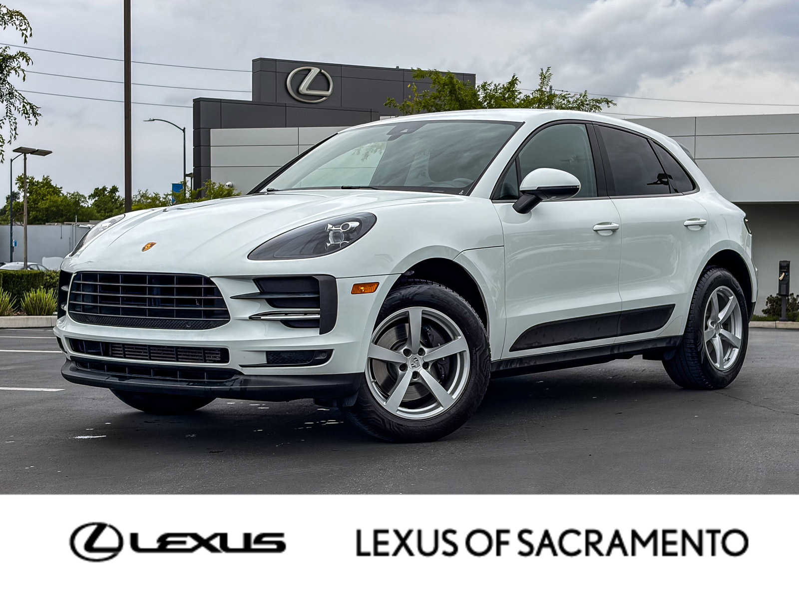 Used 2019 Porsche Macan AWD/4WD image 1