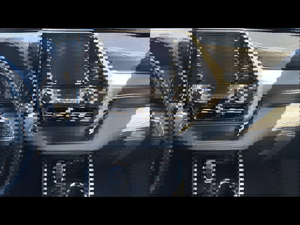 Used 2020 Toyota Highlander XLE image 16