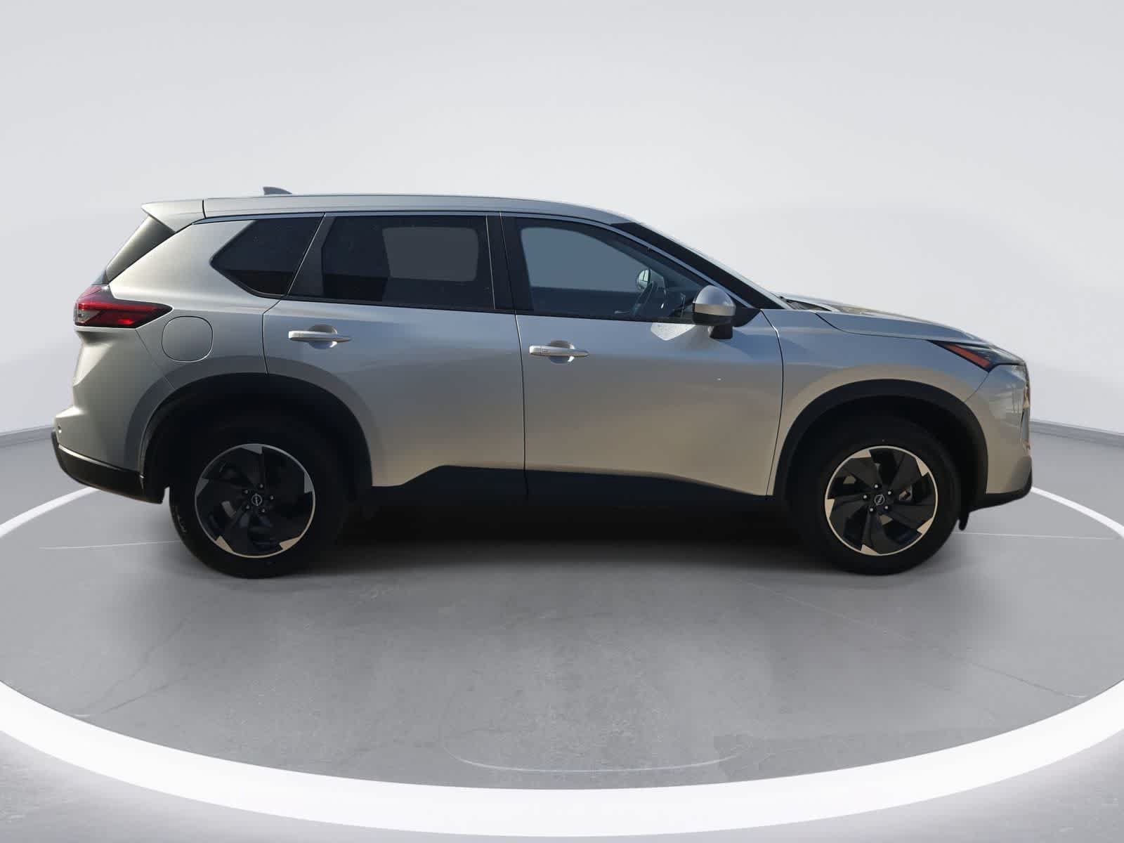Used 2025 Nissan Rogue SV AWD/4WD image 9