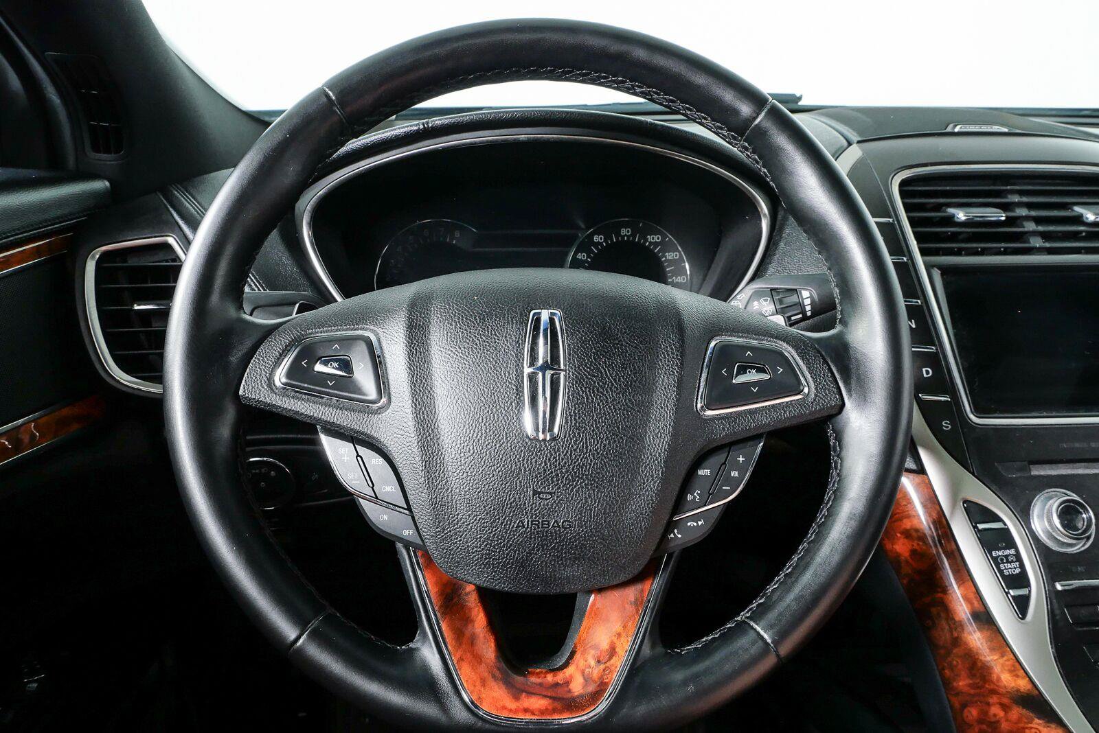 Used 2018 Lincoln MKX Reserve w/ Lincoln MKX Climate Package FWD image 9