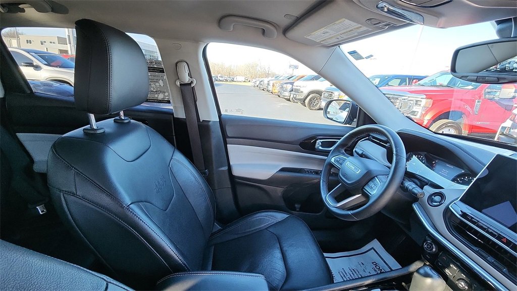 Used 2022 Jeep Compass Limited image 13