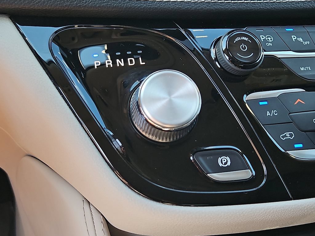 Used 2022 Chrysler Pacifica Limited FWD image 17