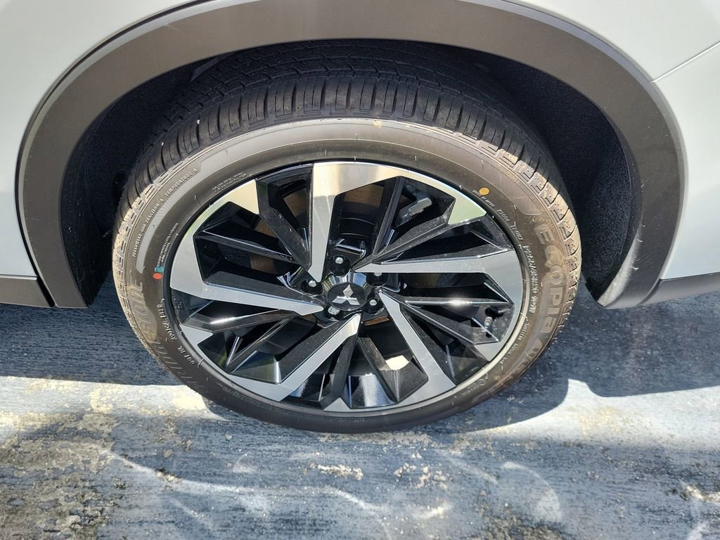 New 2025 Mitsubishi Outlander SE image 7