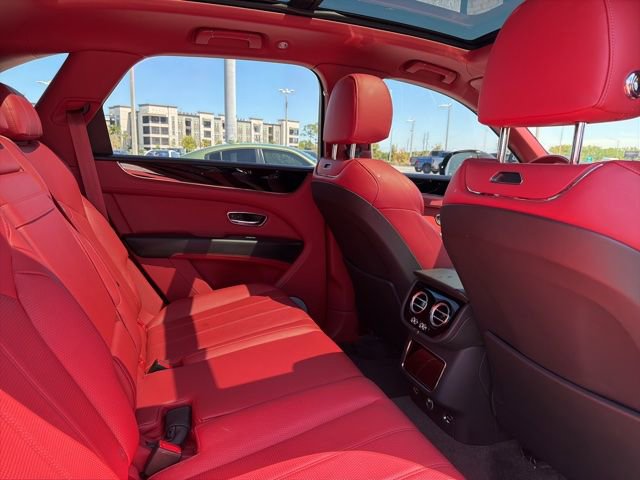 Used 2022 Bentley Bentayga image 14