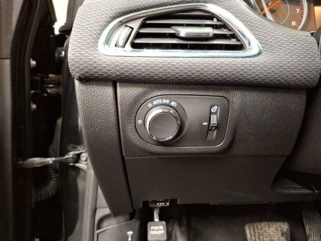 Used 2017 Chevrolet Cruze LT image 22