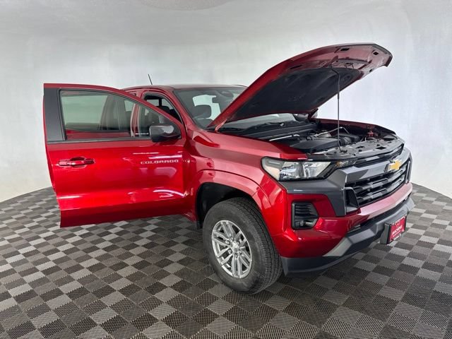 Used 2024 Chevrolet Colorado LT w/ LT Convenience Package II AWD/4WD image 12