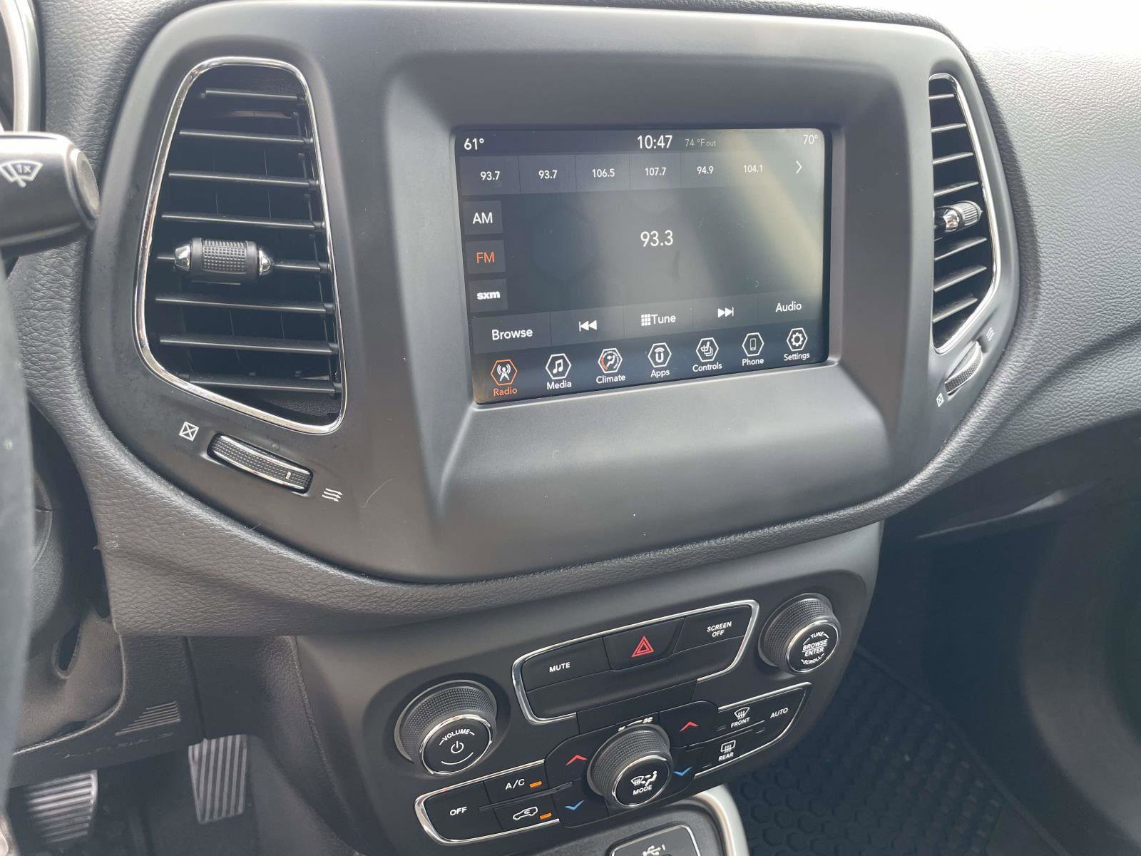 Used 2020 Jeep Compass Latitude w/ Cold Weather Group image 11