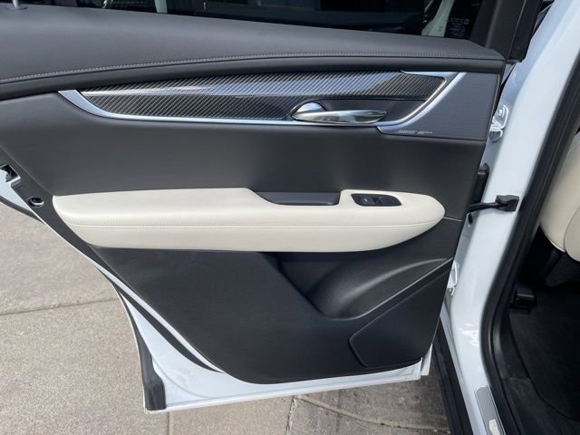 Used 2025 Cadillac XT6 Sport w/ Technology Package AWD/4WD image 32