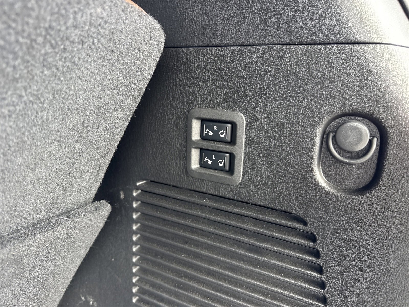 Used 2020 Nissan Armada Platinum w/ Platinum Reserve Package image 36