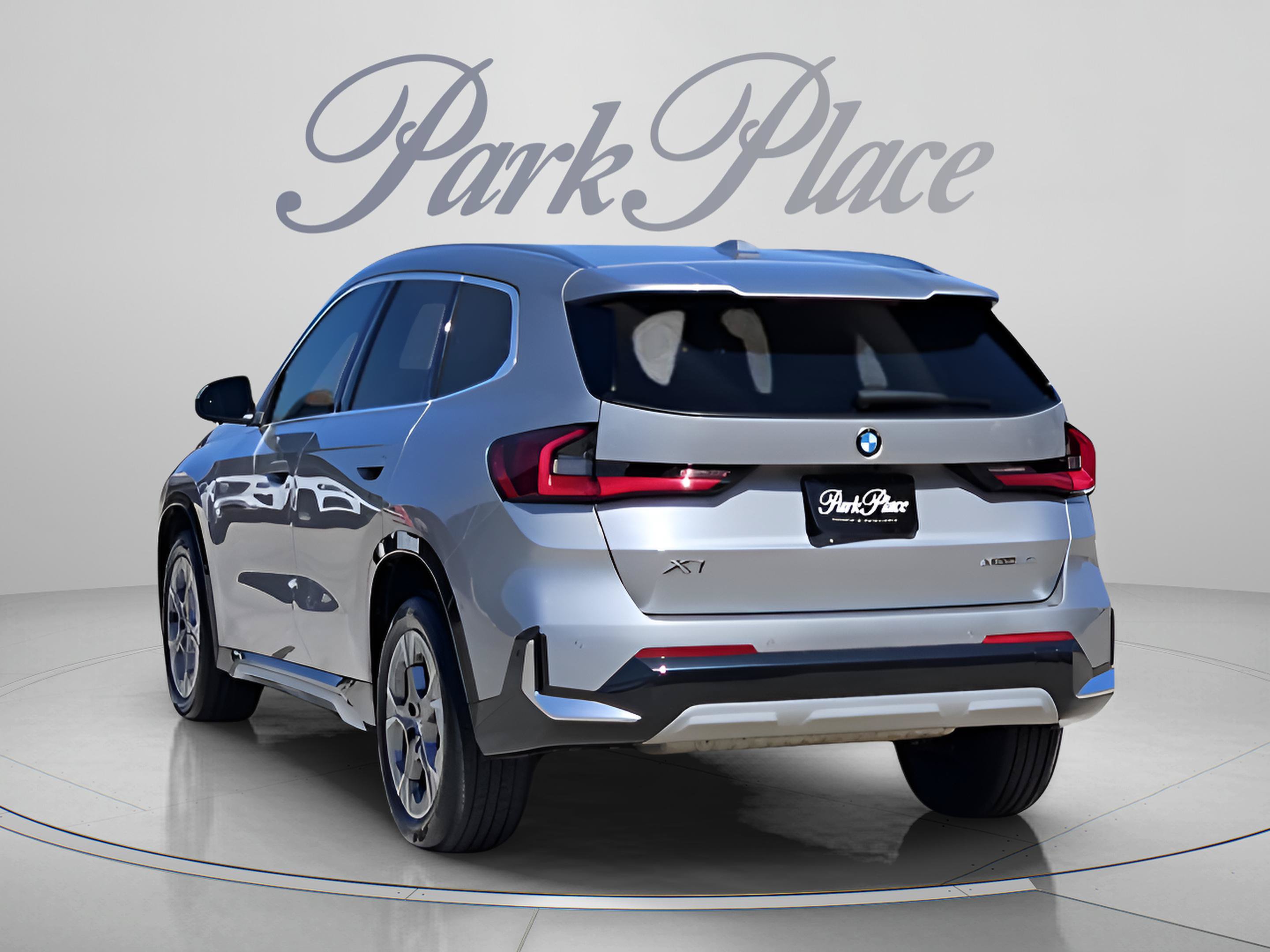 Used 2025 BMW X1 xDrive28i AWD/4WD image 3