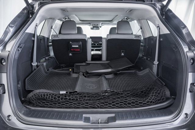 Used 2024 Toyota Highlander Platinum image 9