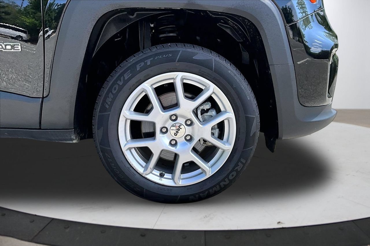 Certified 2022 Jeep Renegade Latitude AWD/4WD image 33