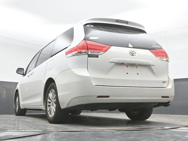 Used 2012 Toyota Sienna XLE image 33