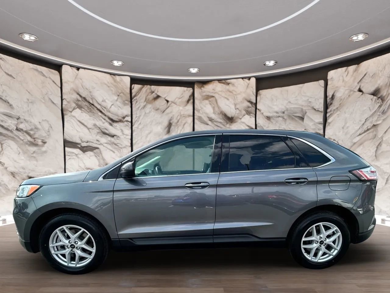 Used 2024 Ford Edge SEL image 2