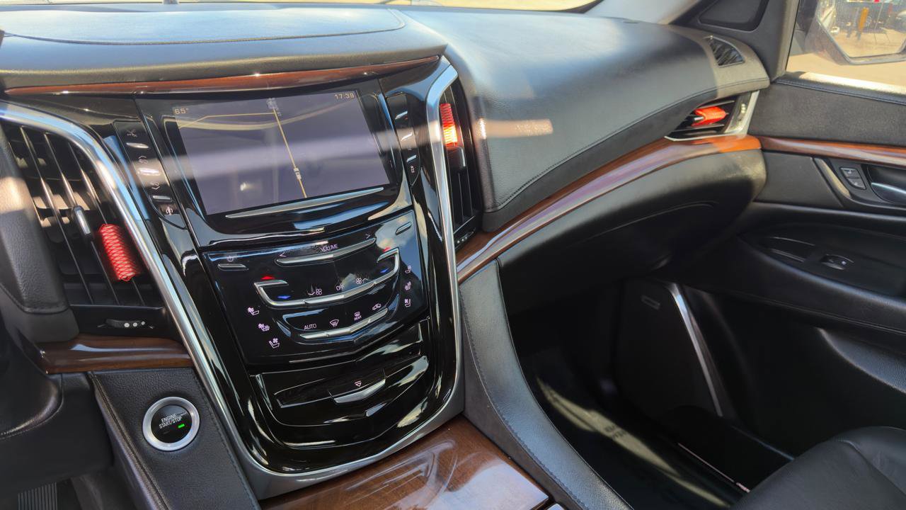 Used 2015 Cadillac Escalade Premium AWD/4WD image 23