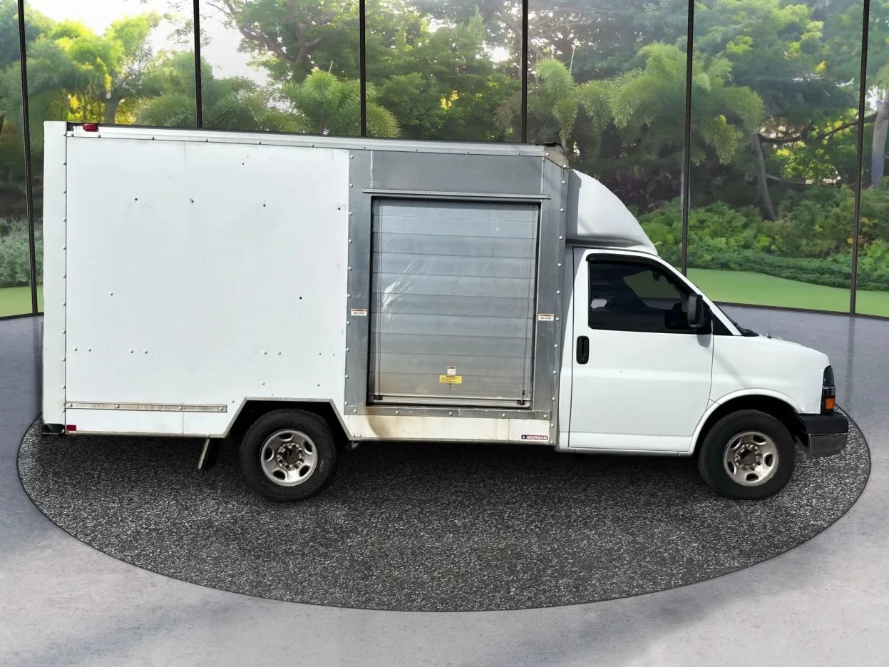 Used 2018 Chevrolet Express 3500 w/ Power Convenience Package RWD image 4