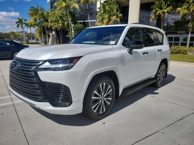 Used 2022 Lexus LX 600 4WD w/ Premium Package image 4
