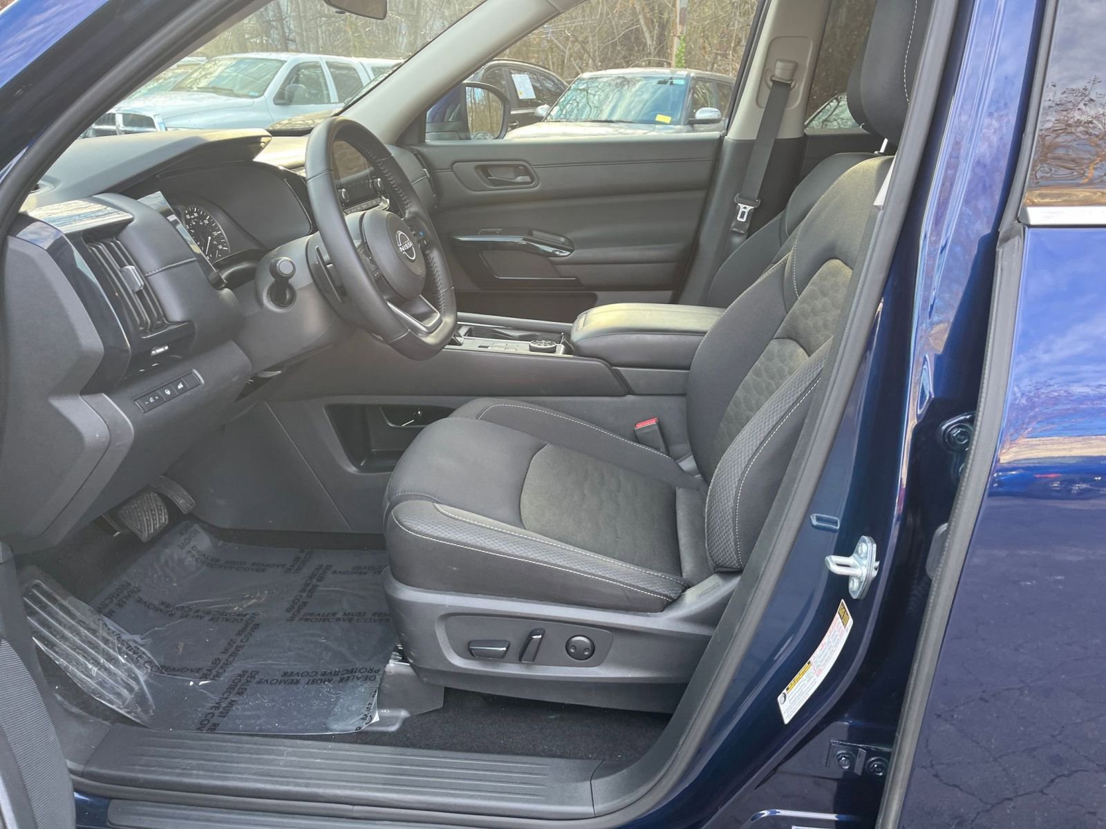 Used 2025 Nissan Pathfinder SV AWD/4WD image 35