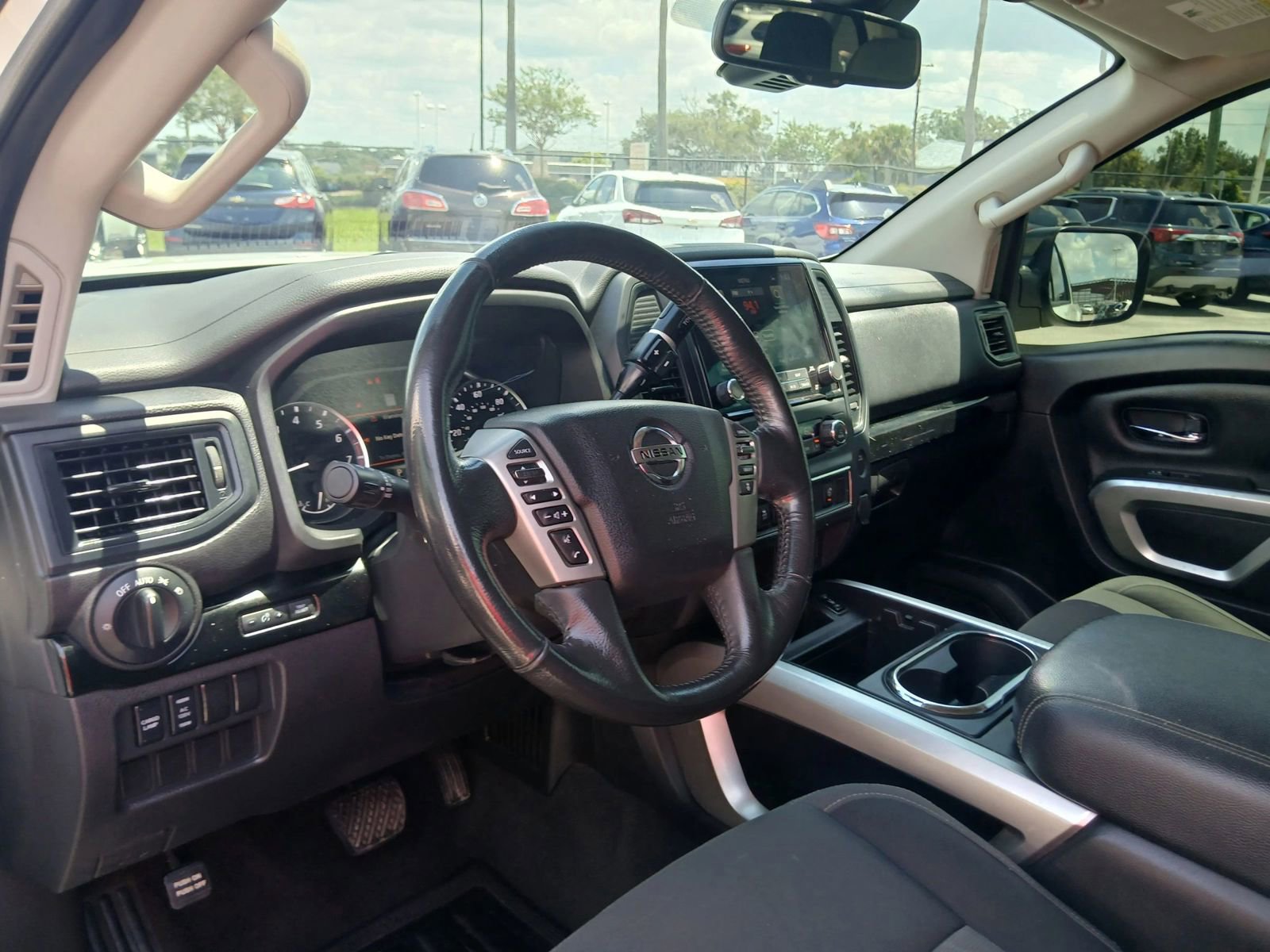 Used 2022 Nissan Titan SV w/ SV Convenience Package image 50