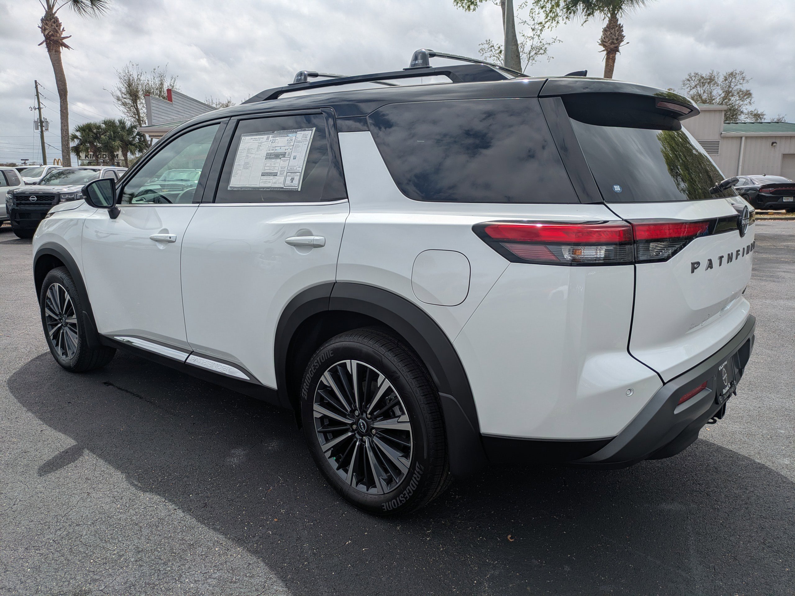 New 2026 Nissan Pathfinder Platinum FWD image 6