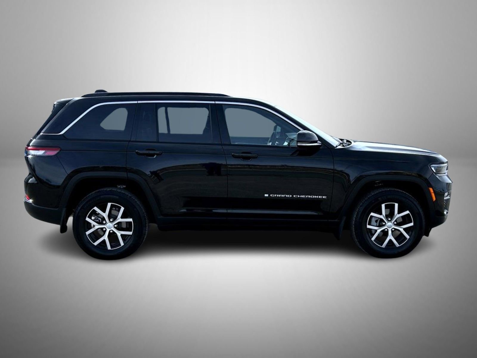 Used 2025 Jeep Grand Cherokee Limited image 4