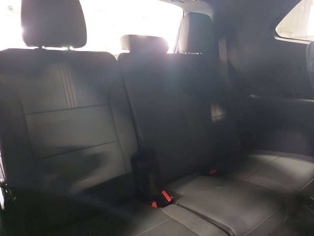 New 2025 GMC Acadia AT4 w/ LPO, Floor Liner Package AWD/4WD image 12