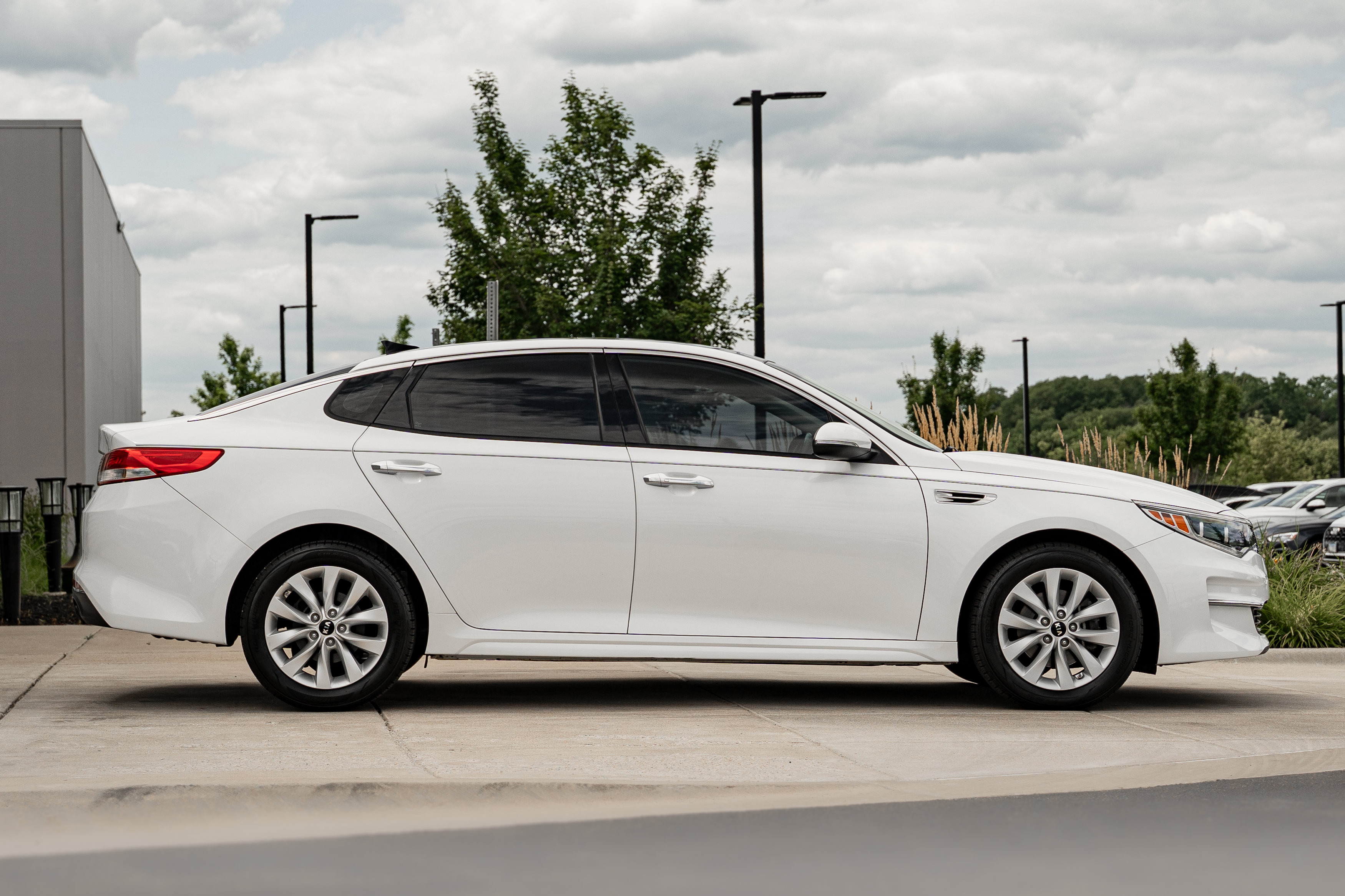 Used 2017 Kia Optima EX w/ Premium Package FWD image 3