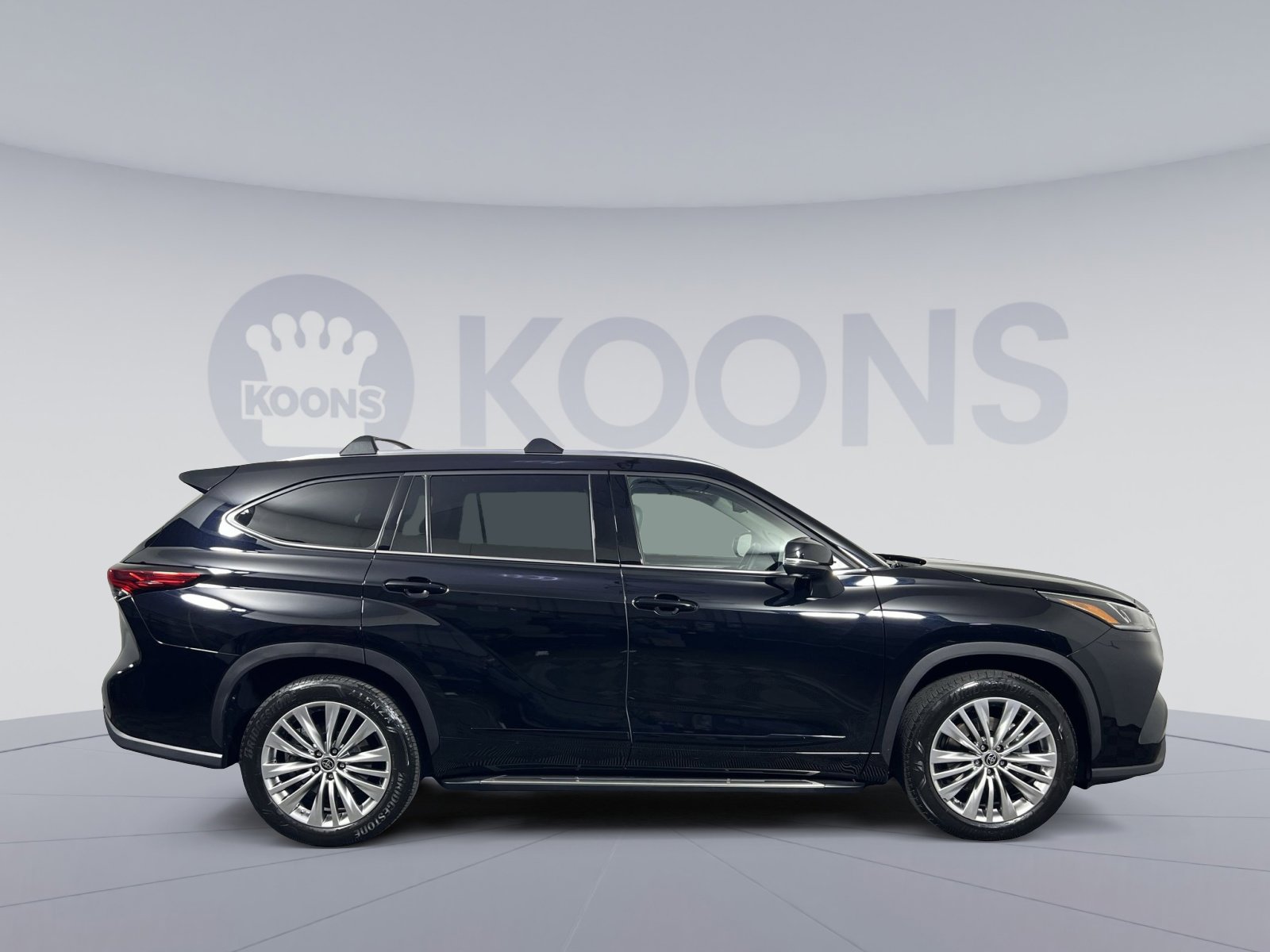 Used 2023 Toyota Highlander Platinum image 8