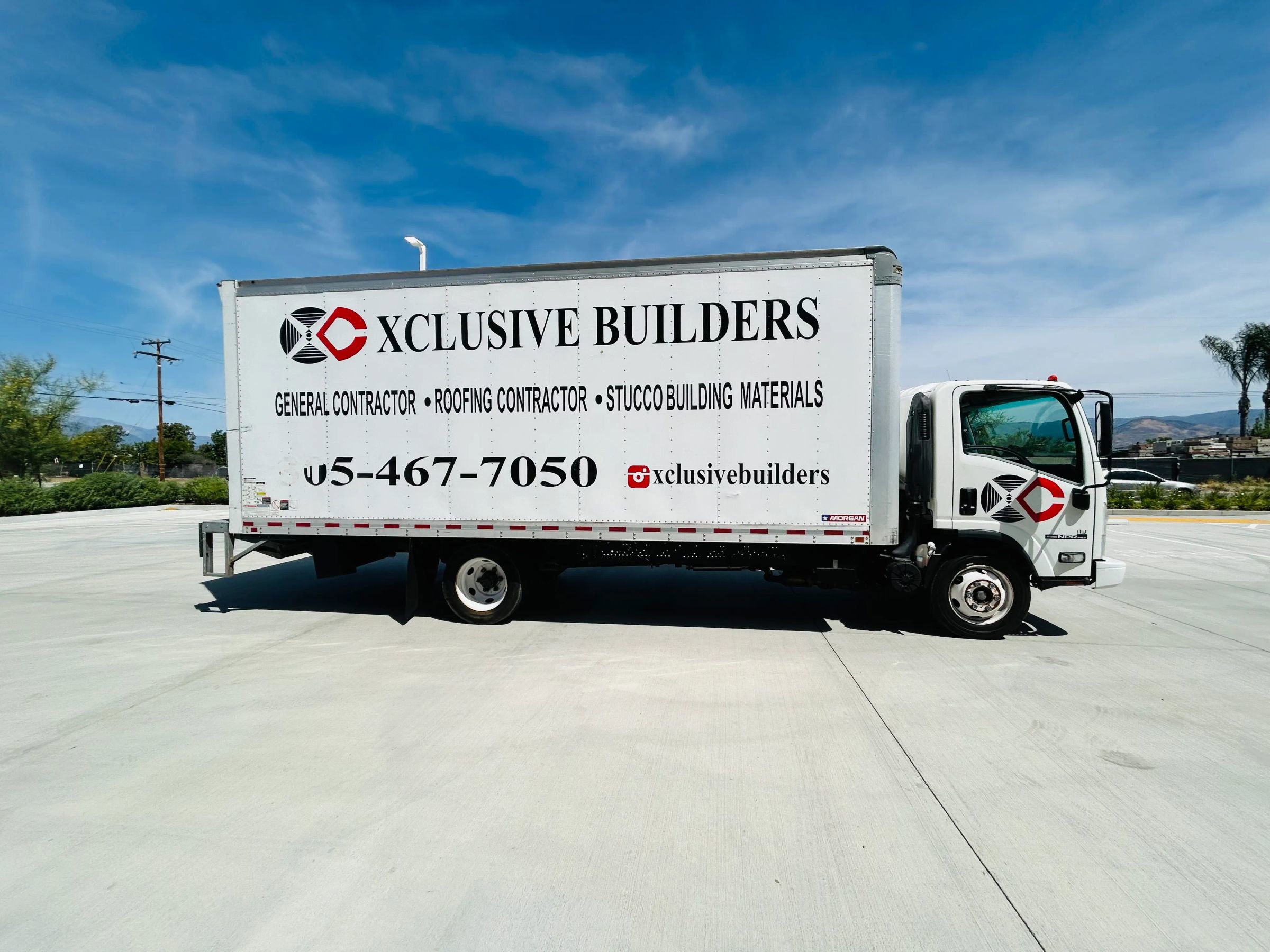 Used 2020 Isuzu NPR RWD image 1