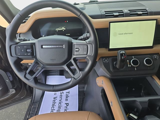 Used 2025 Land Rover Defender 130 X-Dynamic SE image 17