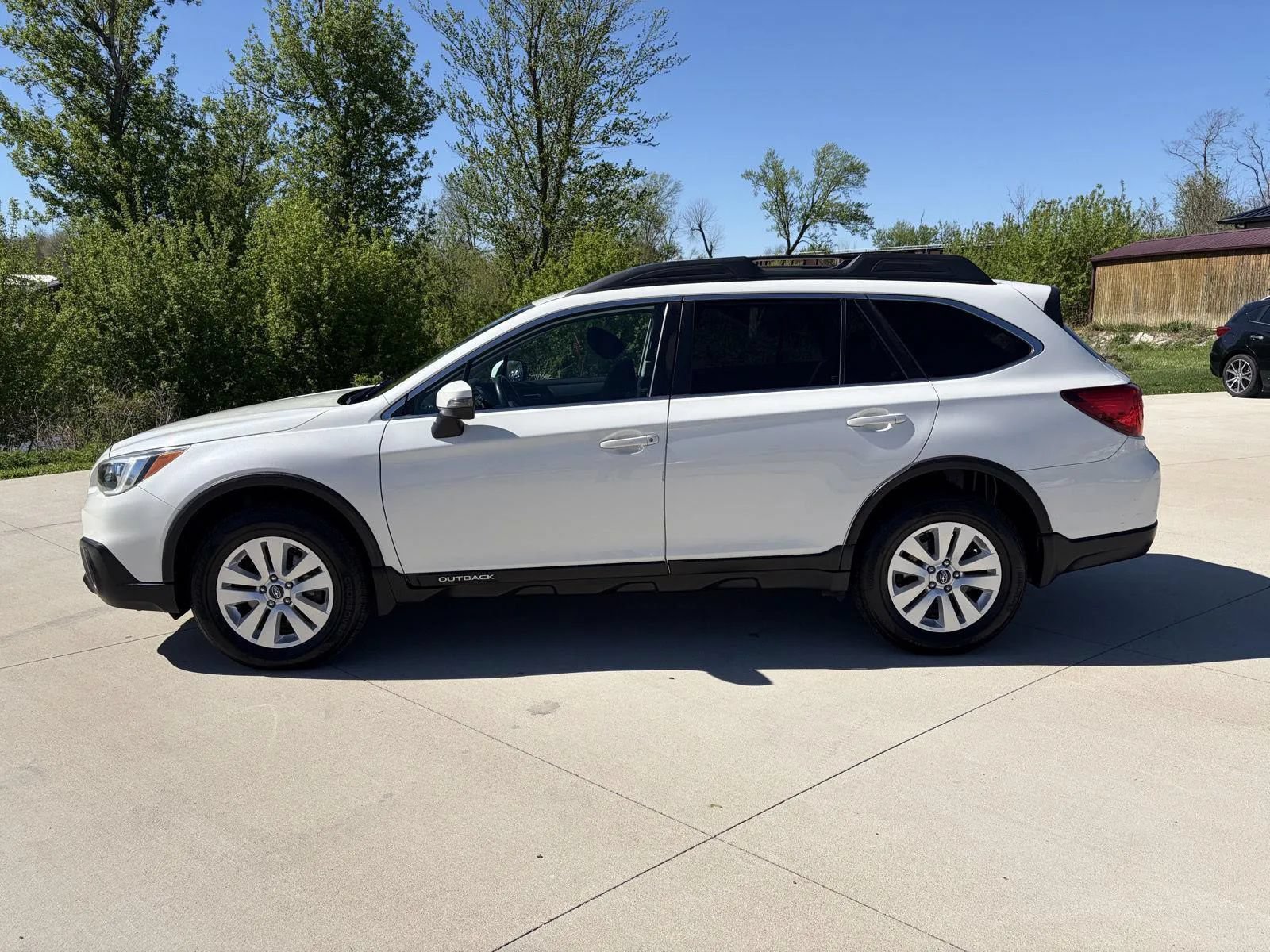 Used 2017 Subaru Outback 2.5i Premium AWD/4WD image 5