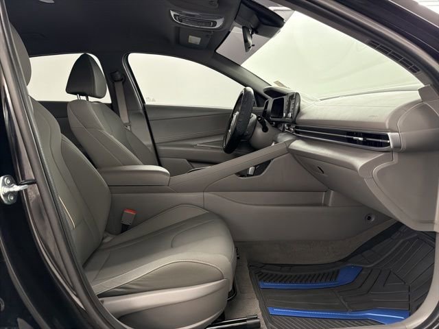 Used 2025 Hyundai Elantra Sport image 12
