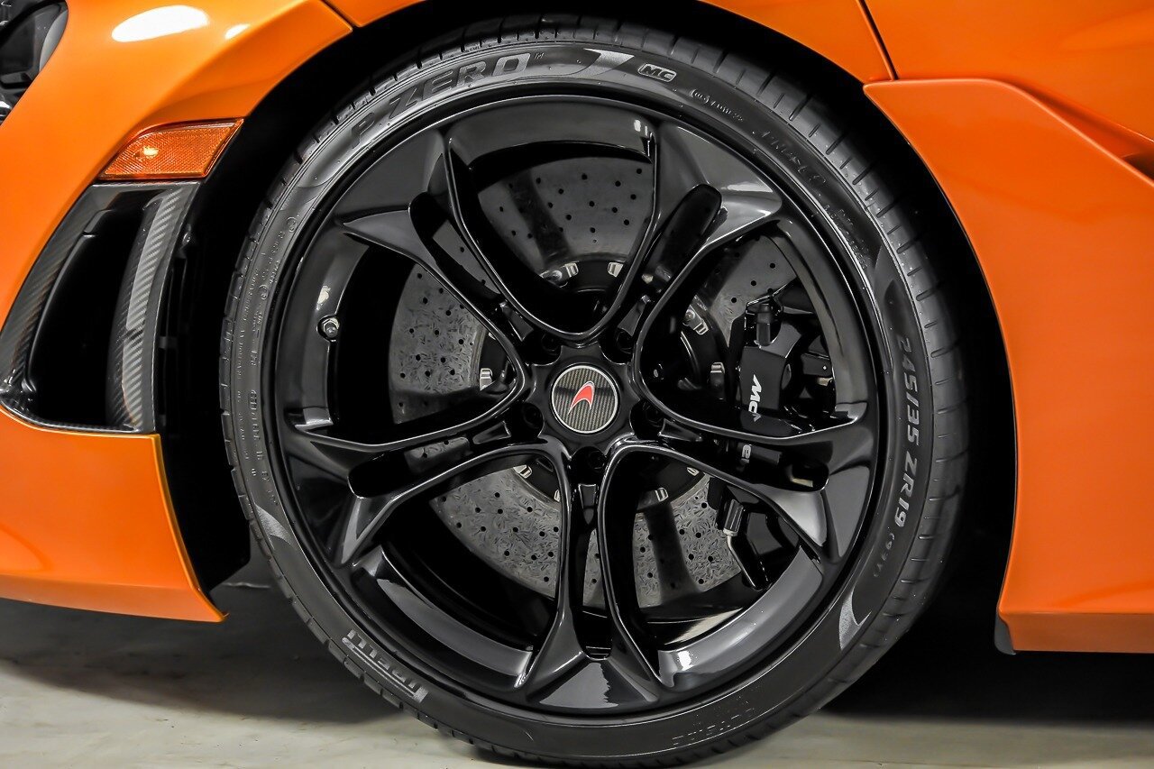 Used 2018 McLaren 720S Performance RWD image 12
