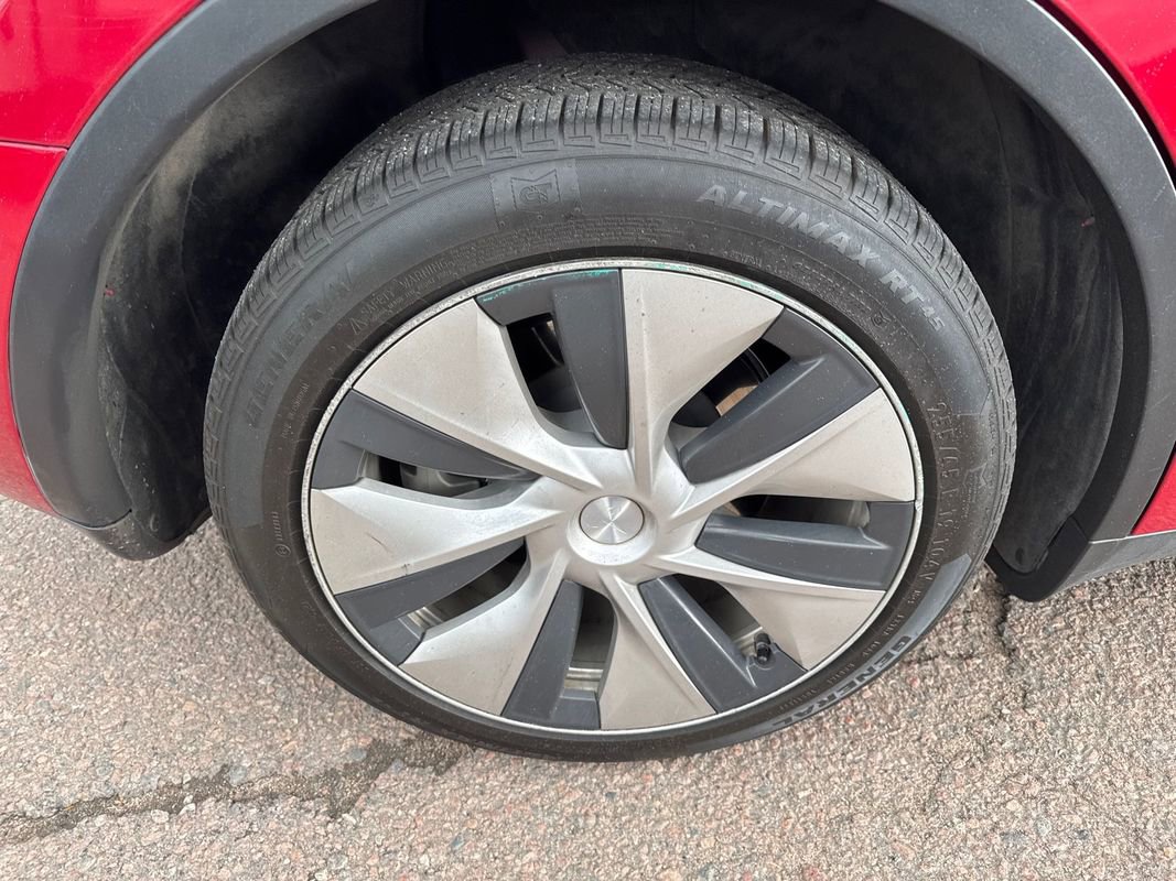 Used 2022 Tesla Model Y Long Range AWD/4WD image 16