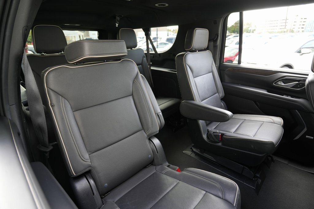 Used 2023 Chevrolet Suburban Premier image 26