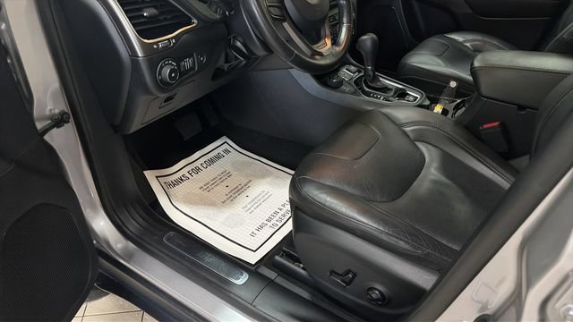 Used 2020 Jeep Cherokee Limited AWD/4WD image 30