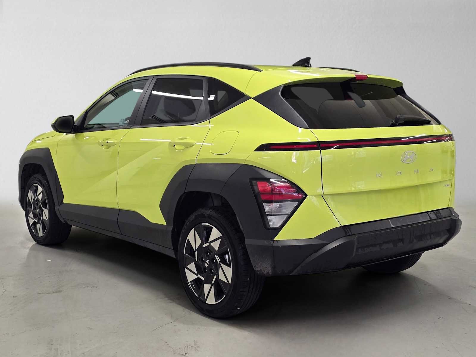 Used 2025 Hyundai Kona SEL AWD/4WD image 3